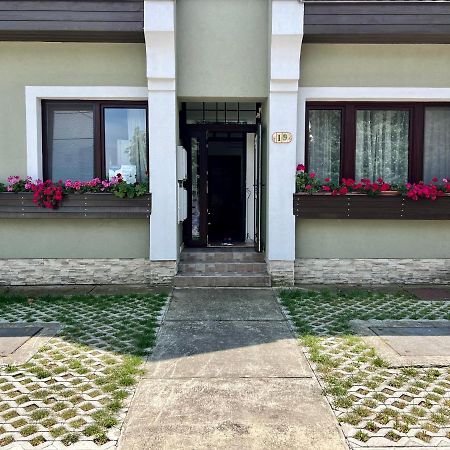 Orosz Apartmanhaz Gyula Apartment Ngoại thất bức ảnh