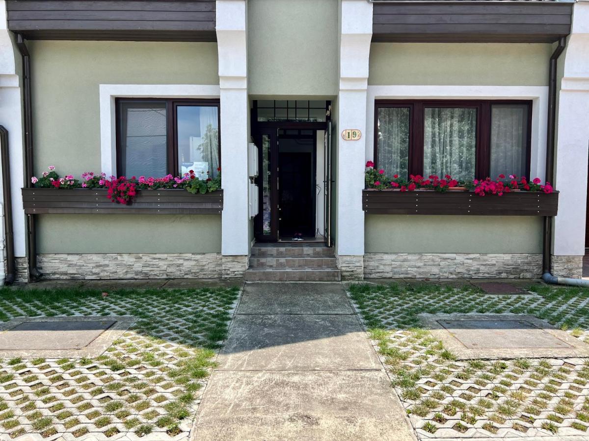 Orosz Apartmanhaz Gyula Apartment Ngoại thất bức ảnh